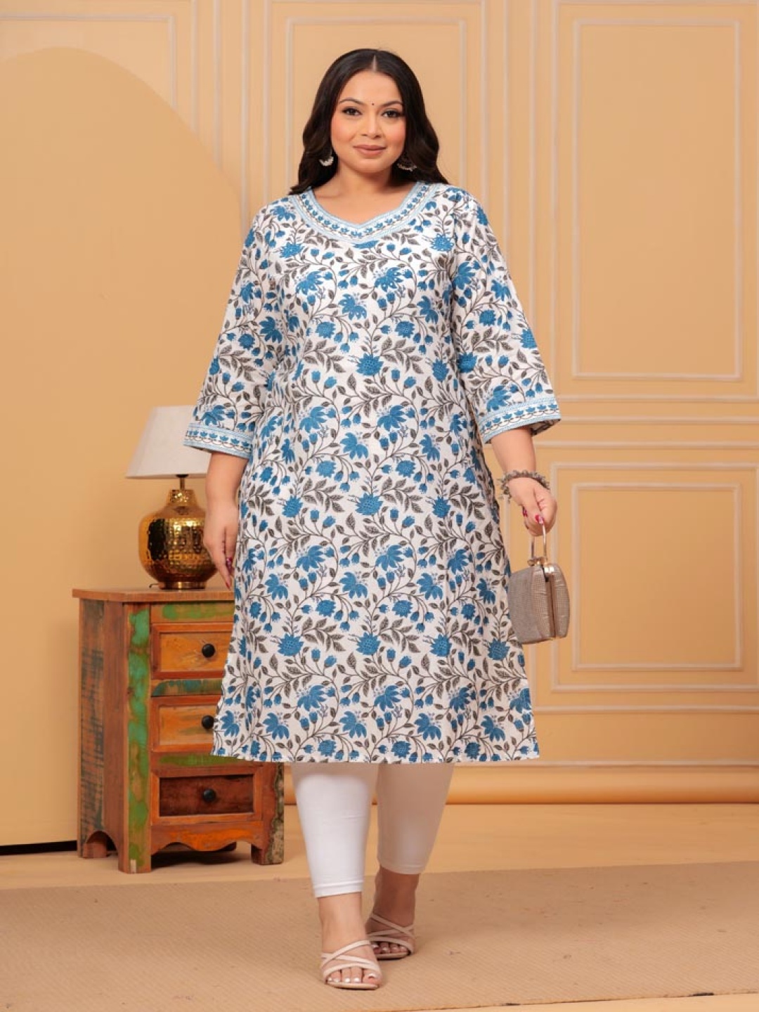 

SIKRA Plus Size Floral Printed V-Neck Straight Kurta, Blue