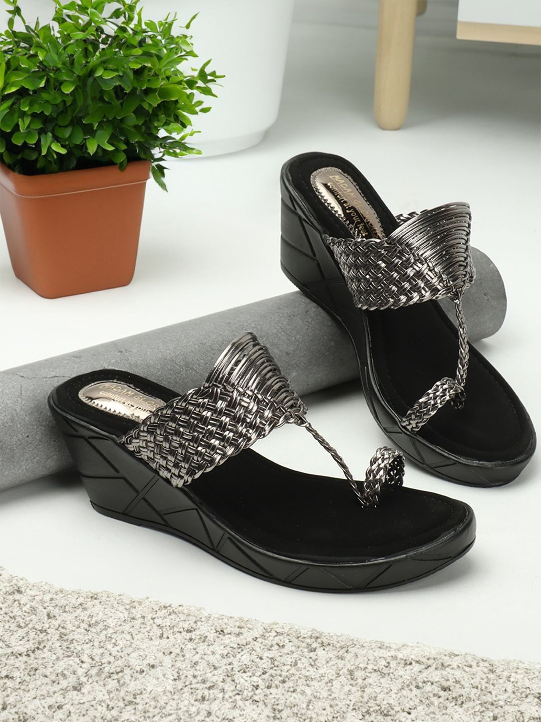 

madam glorious Women Textured Ethnic Wedge Sandals, Grey