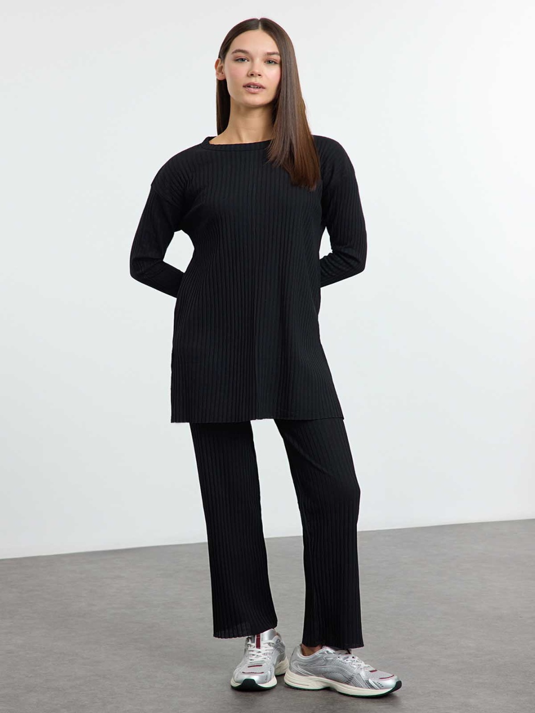 

Trendyol Ribbed Self Design Round Neck Top And Trouser, Black