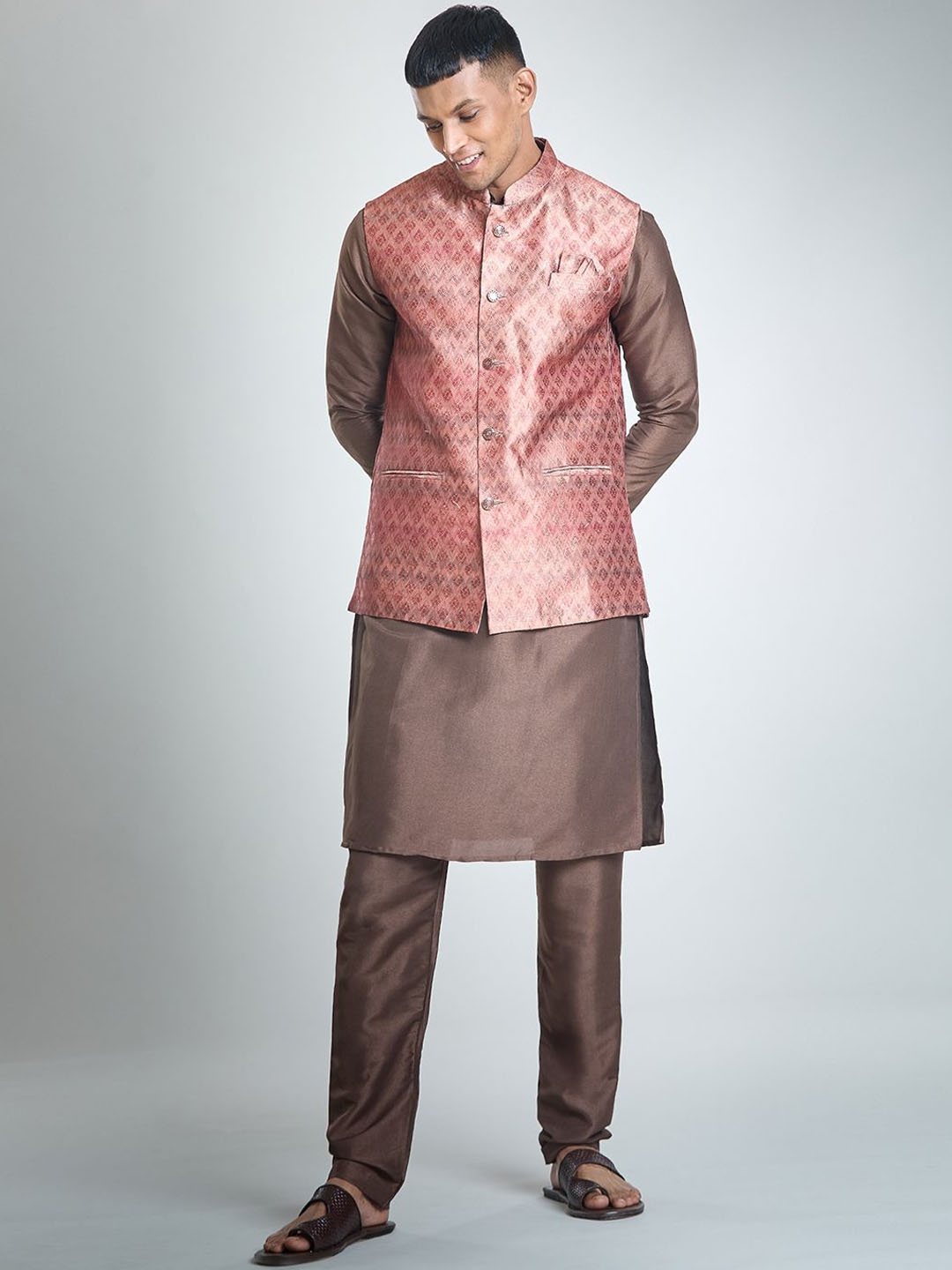 

Aryavir Malhotra Men Regular Kurta with Churidar, Red