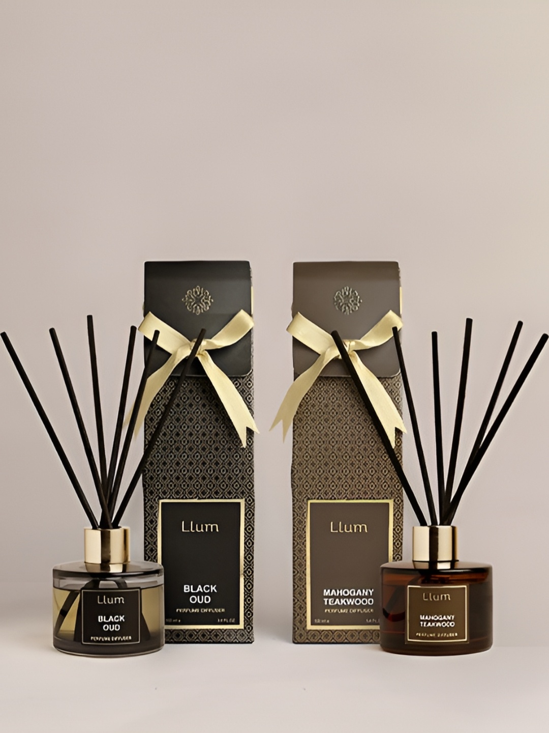 

LLUM 2-Pcs Black & Brown Black Oud & Mahogany Teakwood Aroma Oil Diffusers 100 ML
