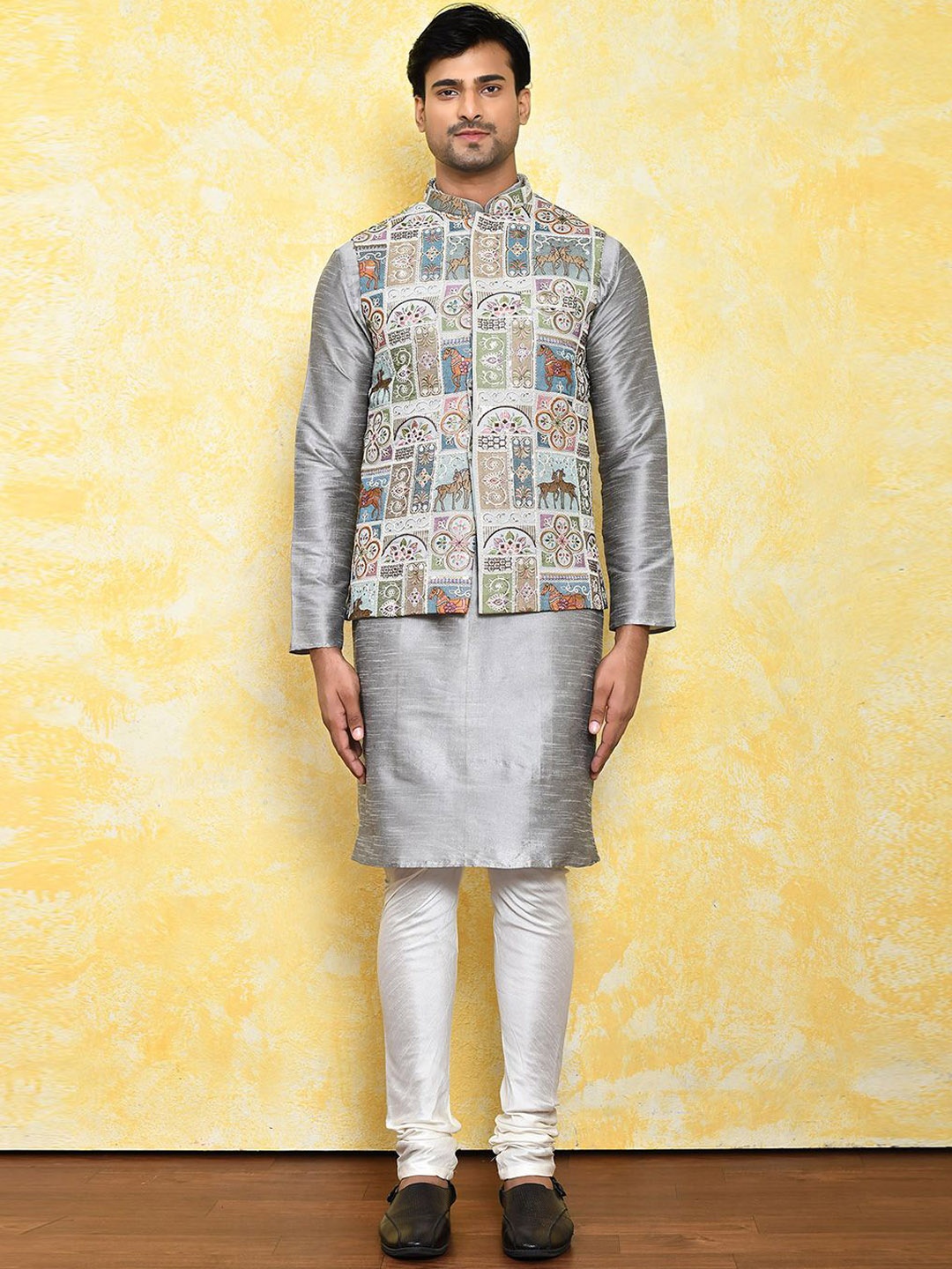 

Arihant Rai Sinha Men Regular Kurta with Trousers, Grey