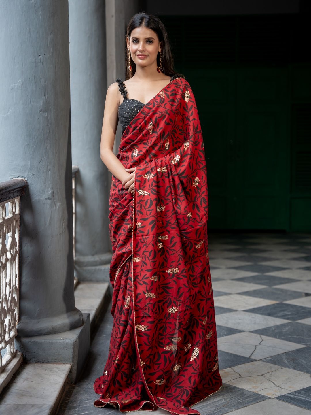 

Suta Red Color Cotton Blend Saree.