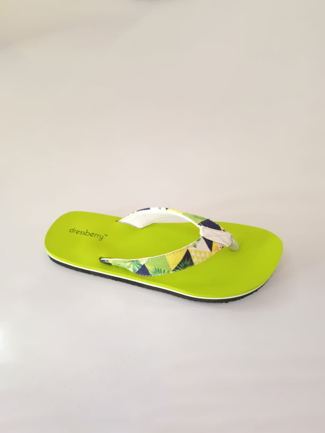 

DressBerry Women Printed Rubber Thong Flip-Flops, Lime green