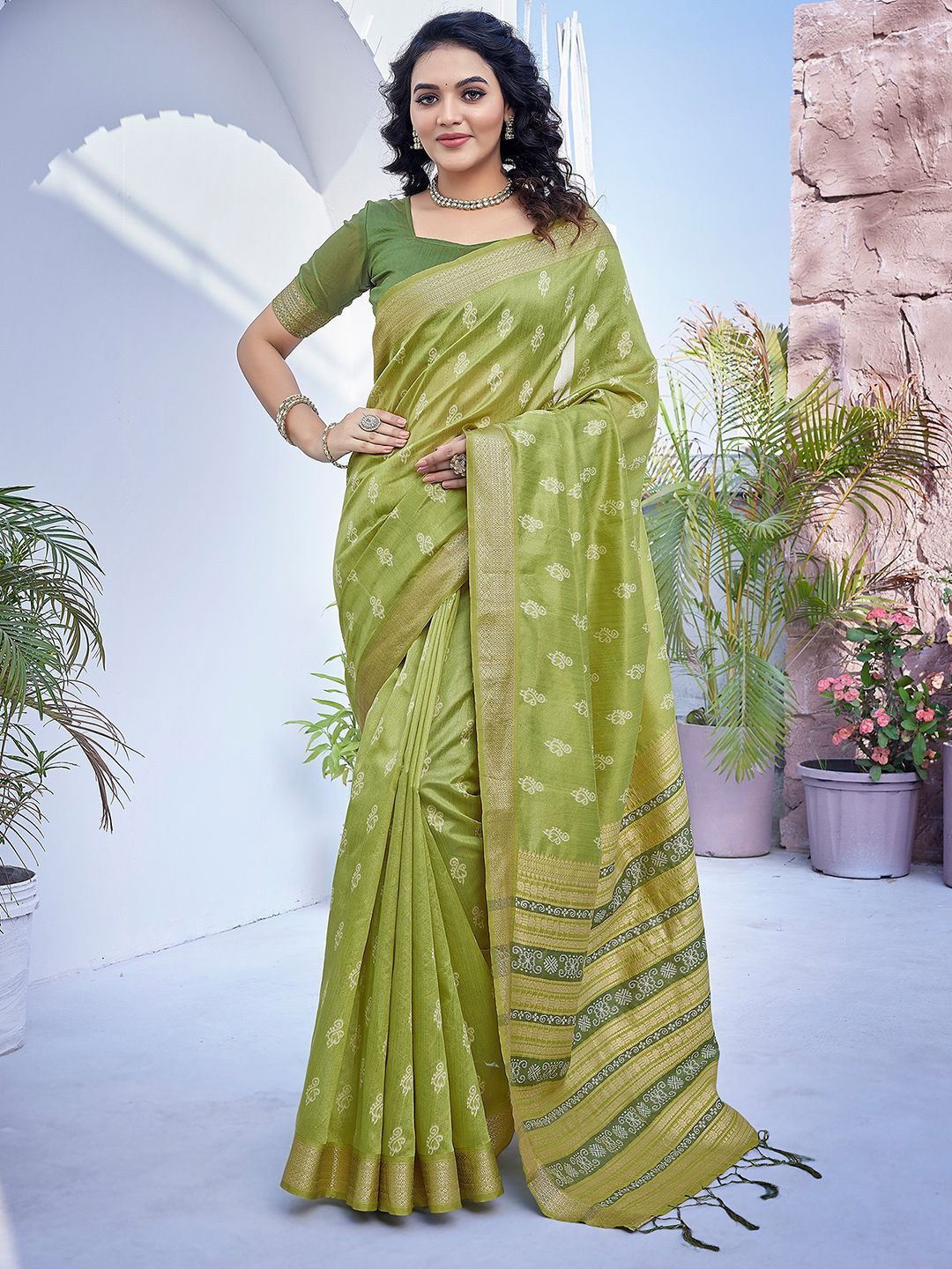 

Satrani Woven Design Pure Silk Saree, Green