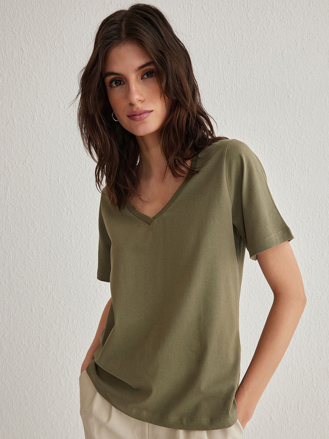 

Trendyol Women V-Neck Extended Sleeves Pockets T-shirt, Na