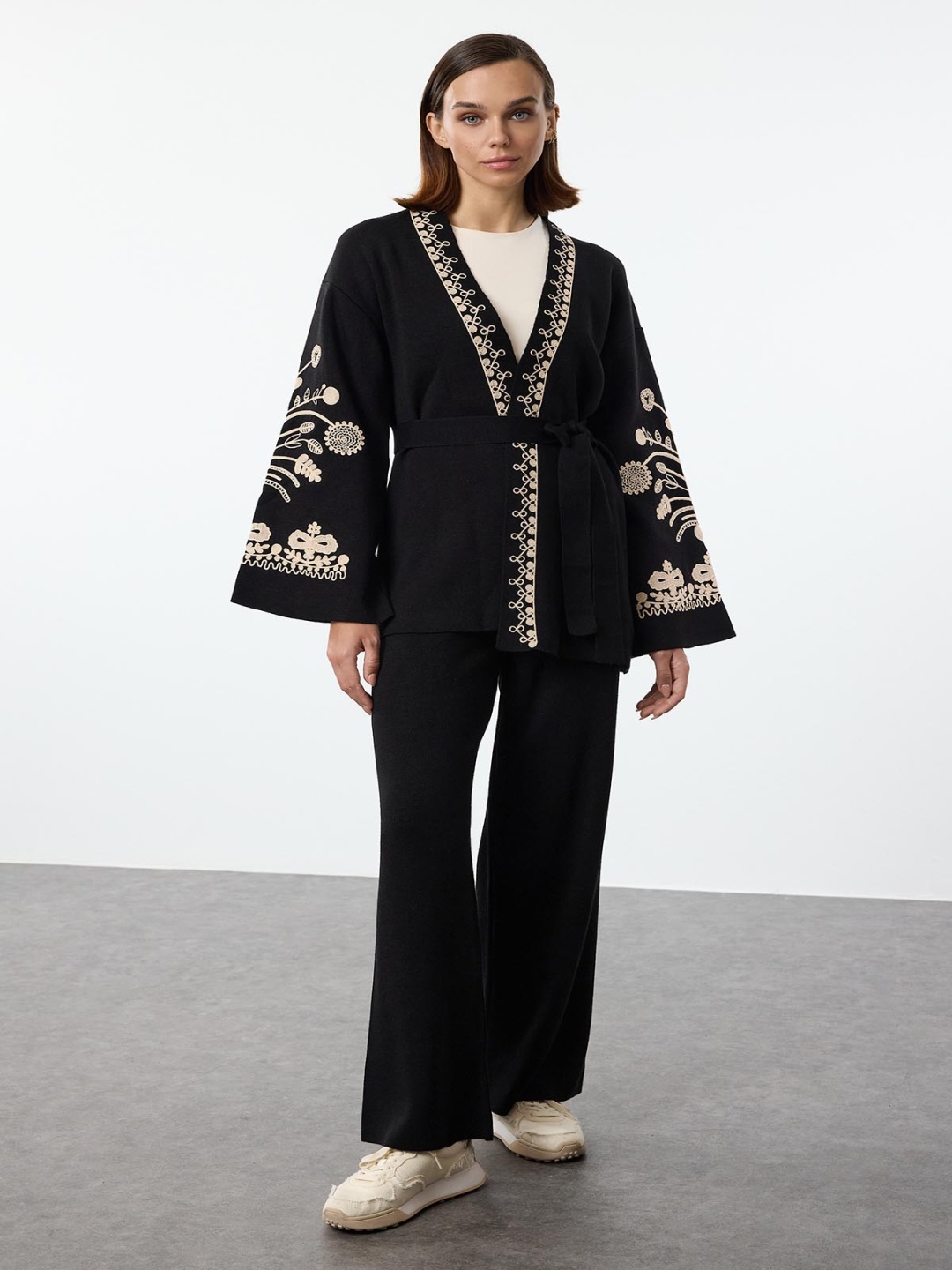 

Trendyol V-Neck Bell Sleeves Embroidered Shirt With Trousers And Belt, Black