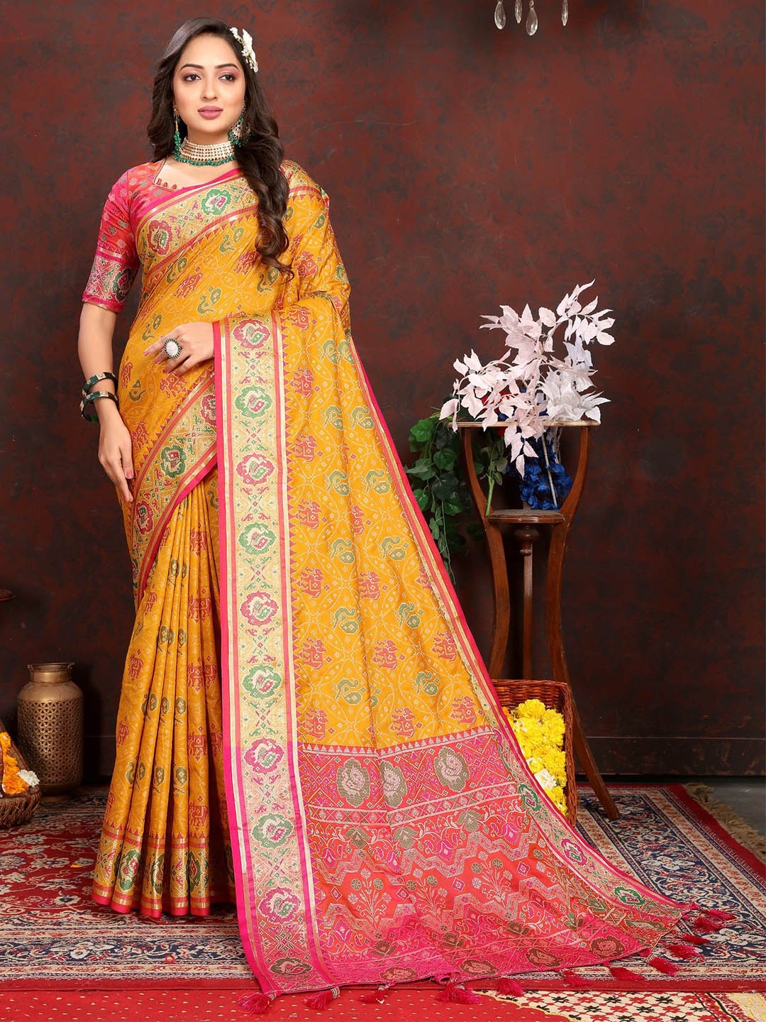 

LeeliPeeri Designer Woven Design Ethnic Motifs Zari Patola Saree, Yellow