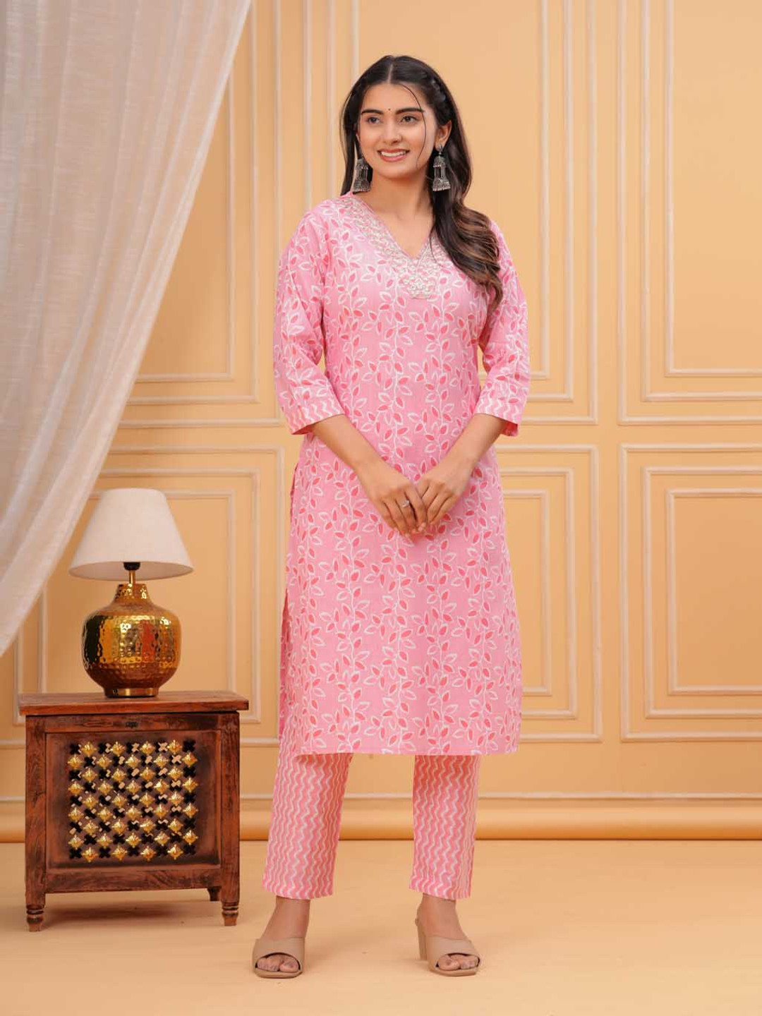 

CHIRAAI Women Floral Regular Pure Cotton Kurta with Pyjamas, Pink