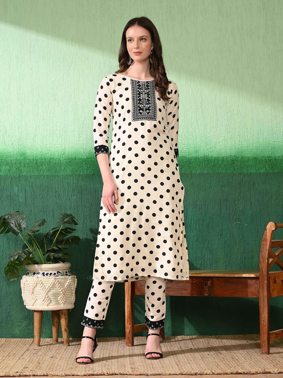 

Mesqlu Women Printed Regular Thread Work Kurti with Trousers, White