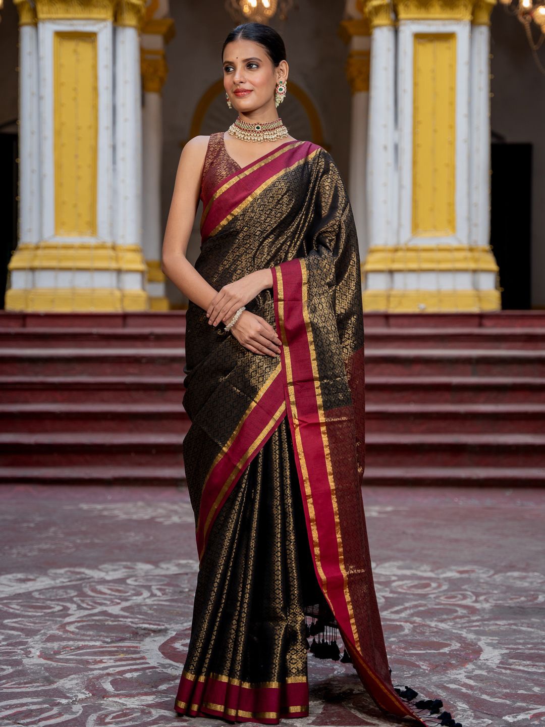 

Suta Maroon Colour Pure Cotton Zari Saree.