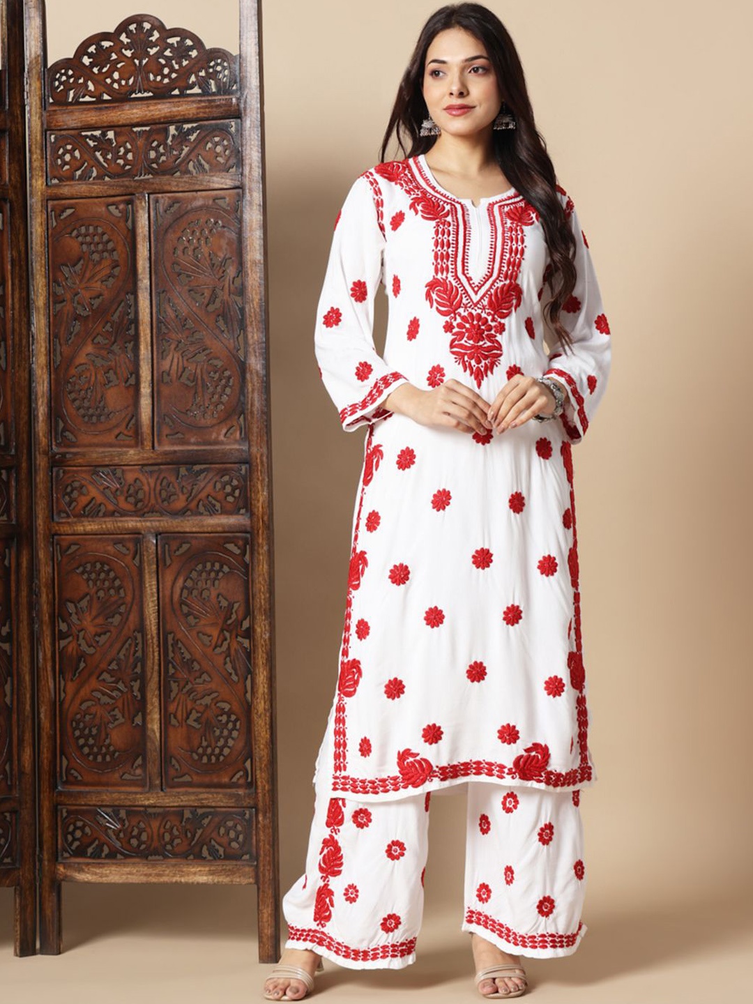 

Fashionable Chikan Handikraft Plus Size Floral Chikankari Notch Neck Kurta with Palazzo, White