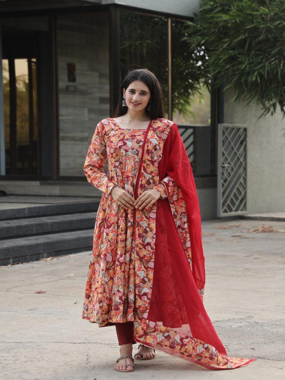 

mimi design Floral Printed Silk Blend Empire Kurta With Trousers & Dupatta, Red