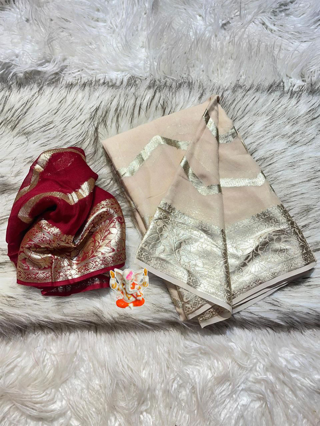 

PAYAL CREATION Striped Zari Pure Georgette Saree, Off white