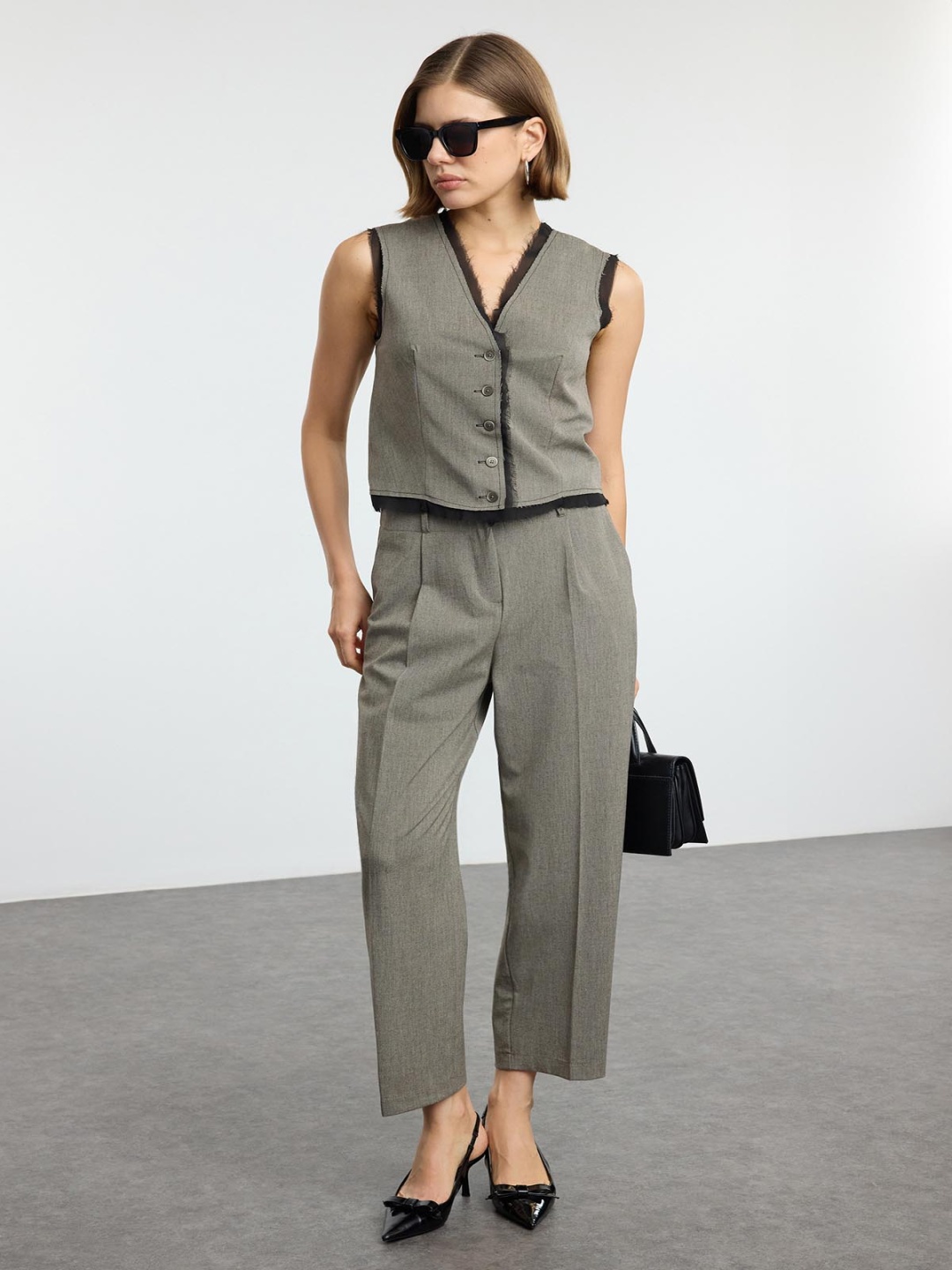 

Trendyol V-Neck Sleeveless Shirt With Trousers, Grey