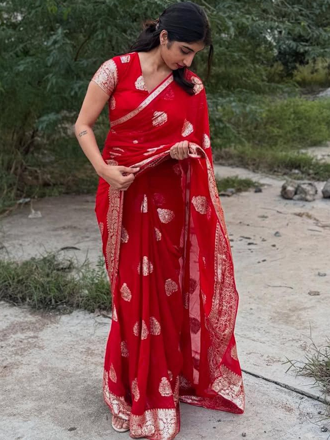

PAYAL CREATION Ethnic Motifs Zari Pure Georgette Saree, Red