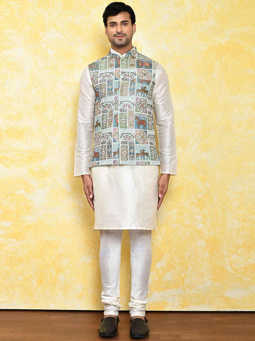 

Arihant Rai Sinha Men Ethnic Motifs Embroidered Regular Kurta with Trousers, Cream