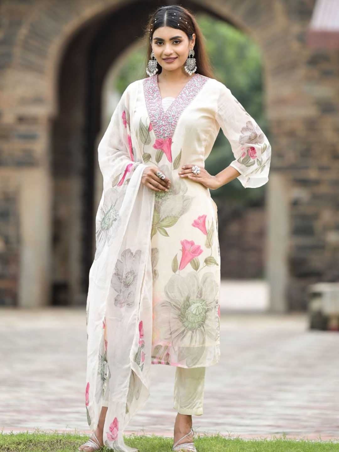 

BLACK SCISSOR Women Floral Printed Regular Kurta with Trousers & With Dupatta, White