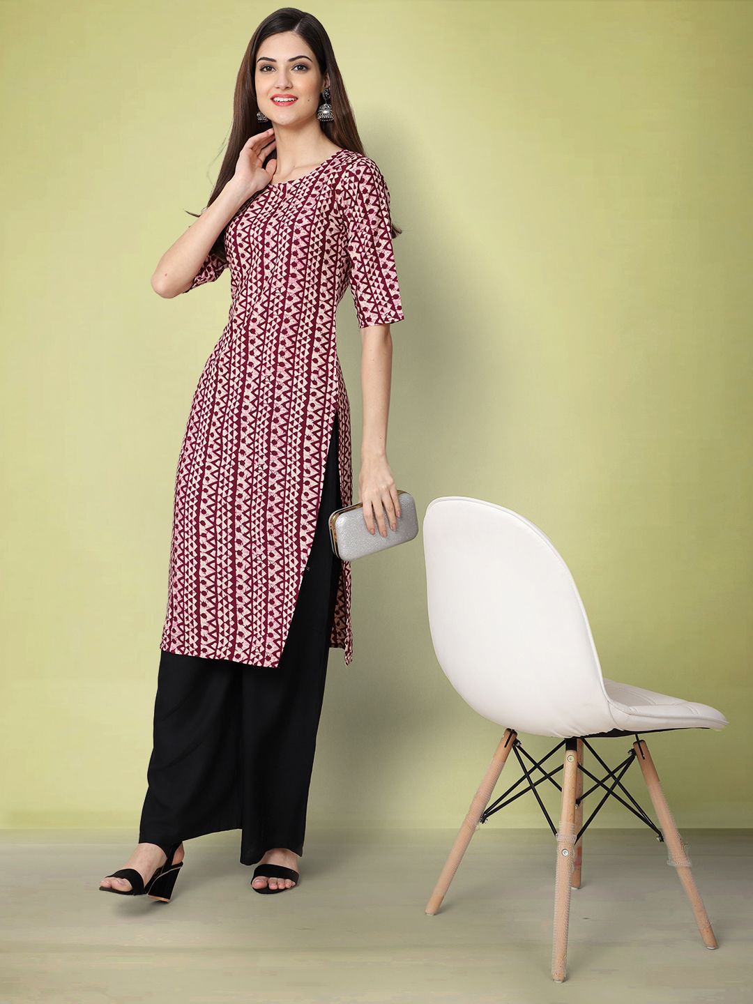 

Moda Rapido Women Printed Straight Kurta, Maroon