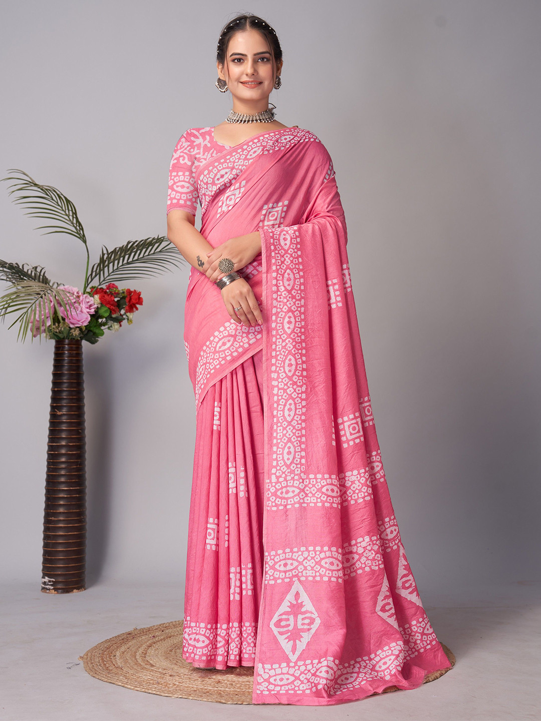 

HMP Fashion Floral Silk Cotton Saree, Pink