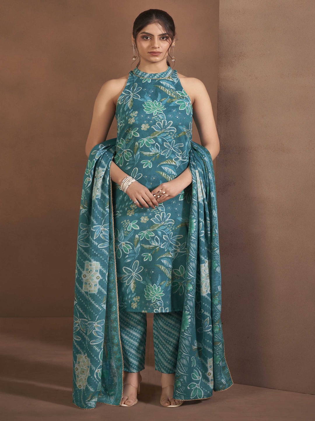 

Anouk Floral Printed Round Neck Straight Kurta with Trousers And Dupatta, Teal