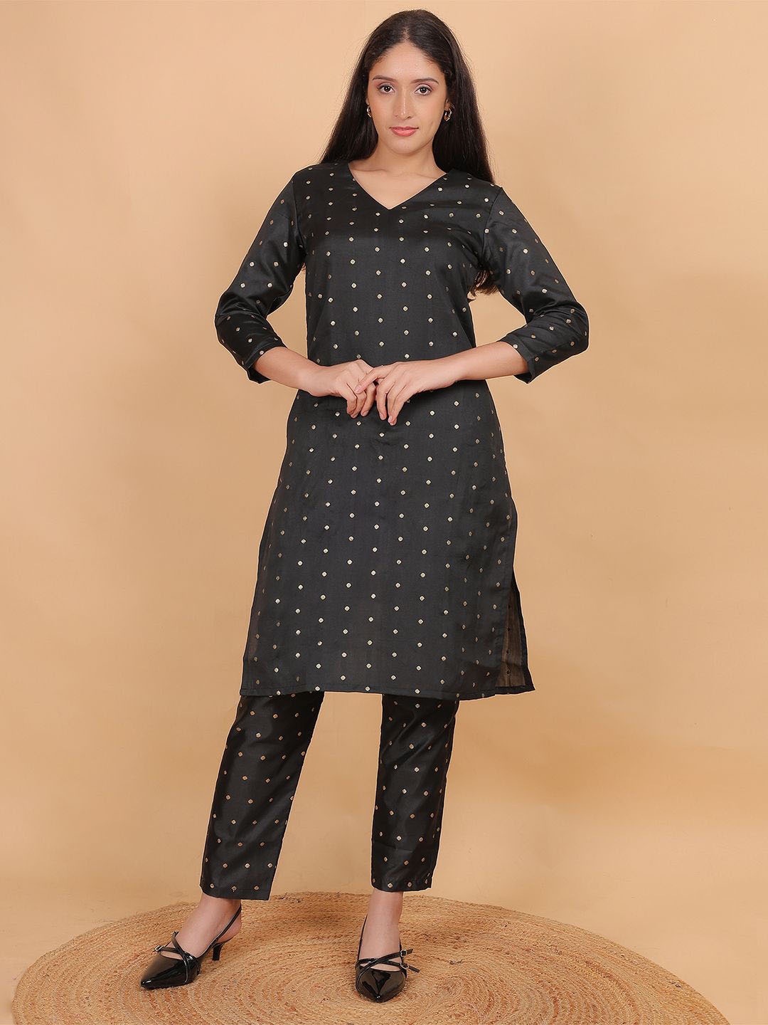 

Anikrriti Women Printed Regular Kurta with Trousers, Black