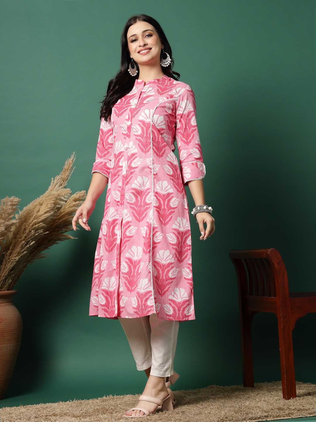 

Ramas Floral Printed High Slit Mandarin Collar Kantha Work Pure Cotton A-Line Kurta, Pink