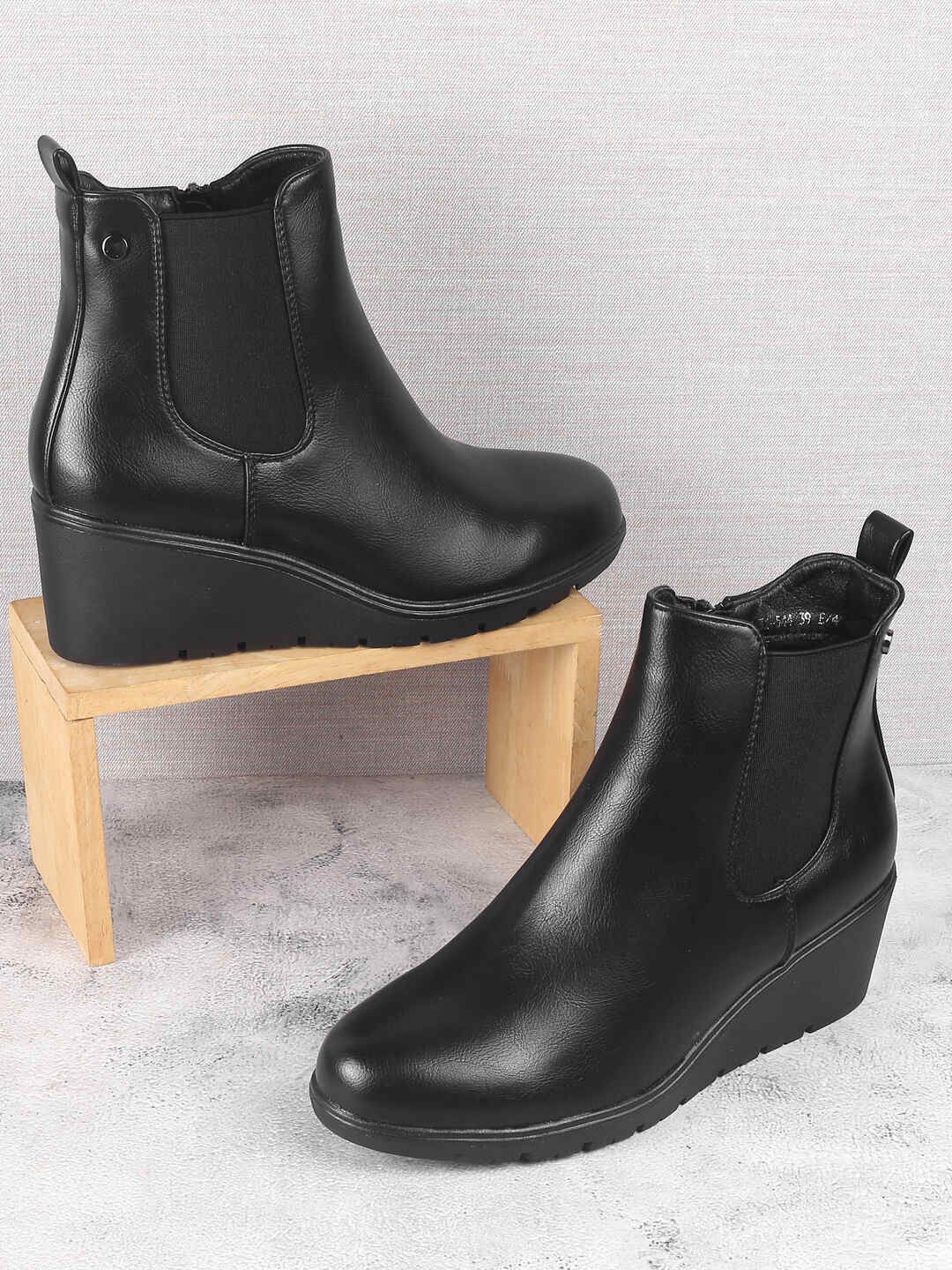 

Mochi Wedge with, Black
