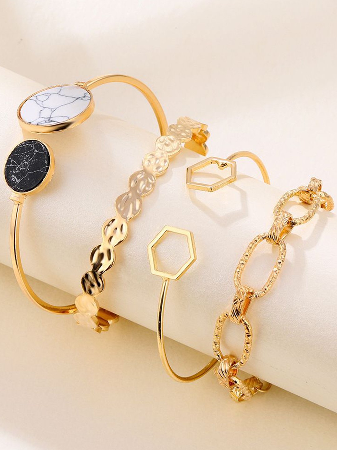 

Celestique Women 4 Link Bracelet, Gold