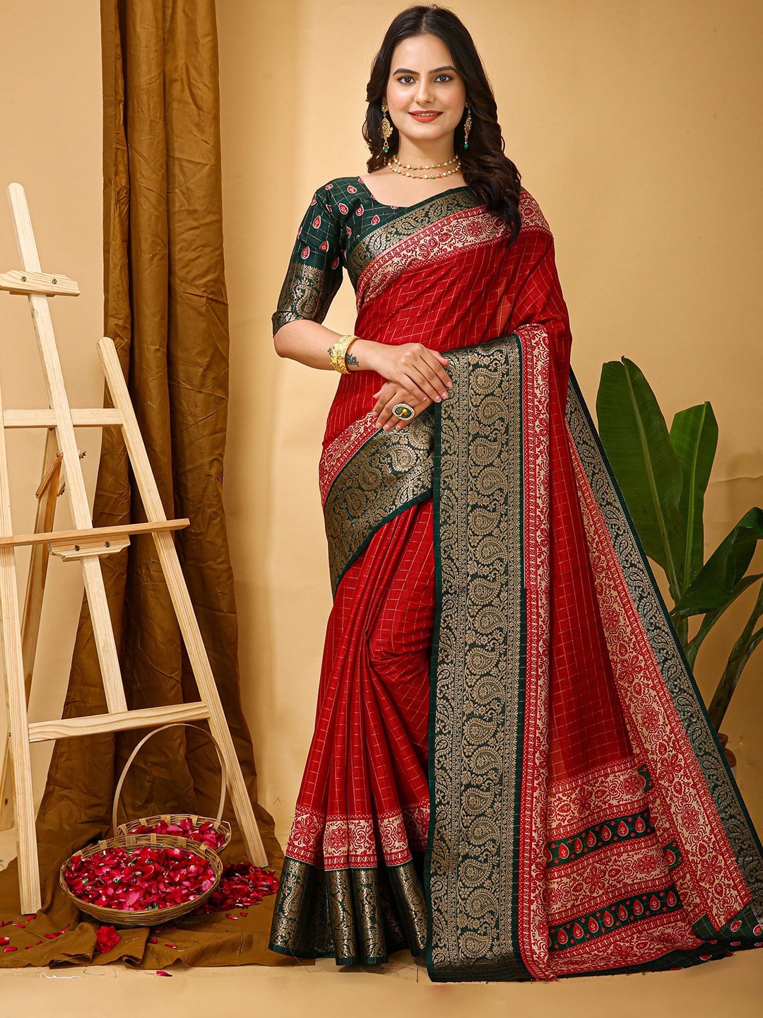 

KAYOMMI Checked Zari Kanjeevaram Saree, Red