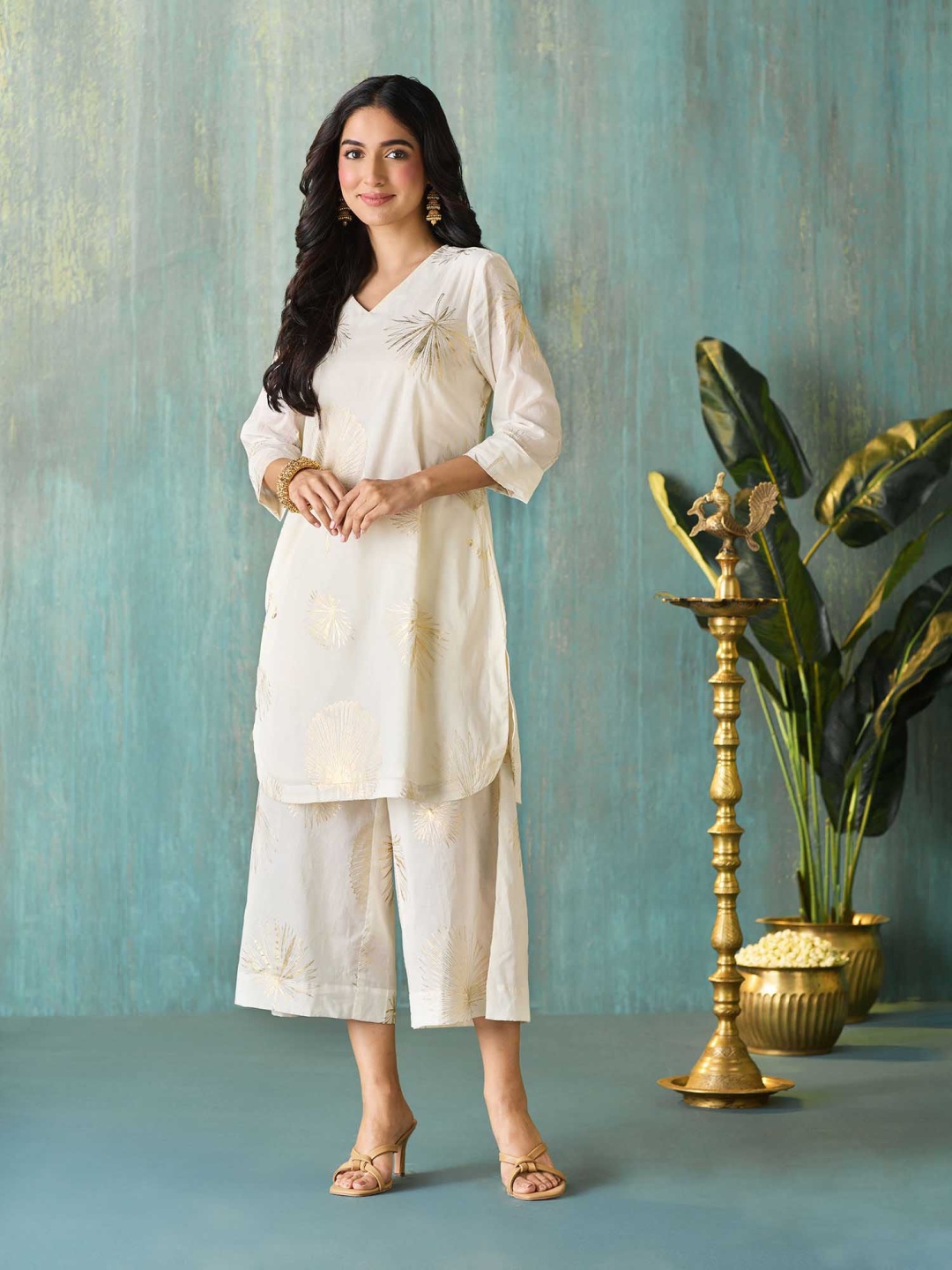 

SINSINI Floral Printed Pleated Straight Kurta with Trousers, White