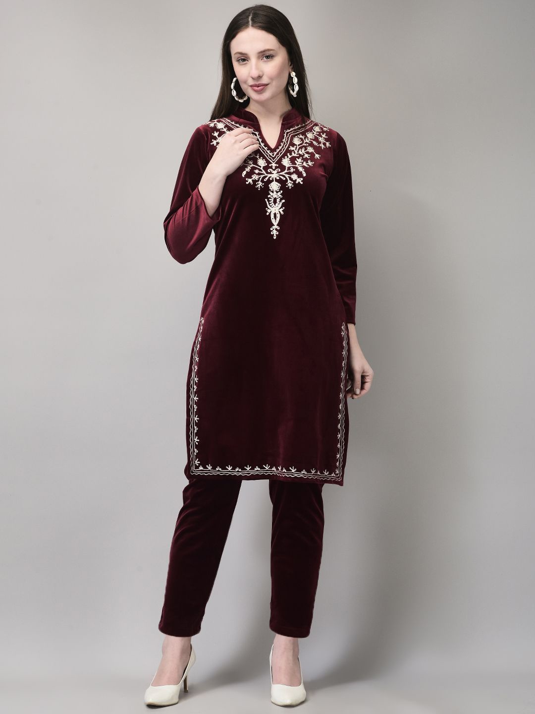 

FNOCKS Embroidered Velvet Mandarin Collar Neck Tunic With Trousers Co-Ords, Maroon