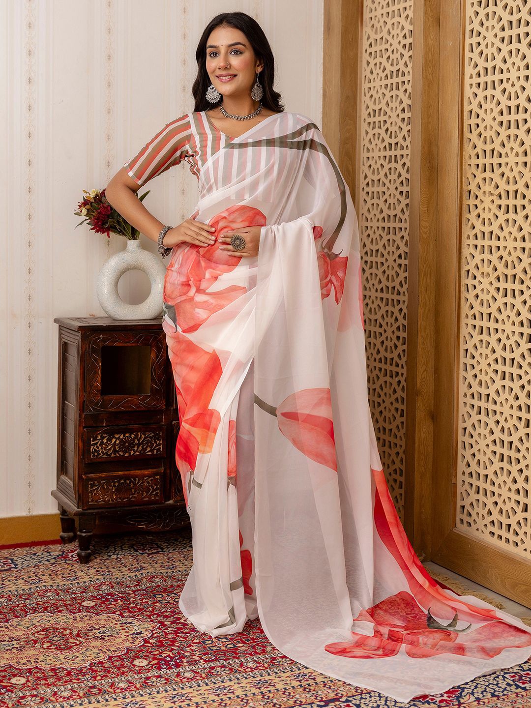 

Mitera Women Floral Printed Pure Georgette Saree, White