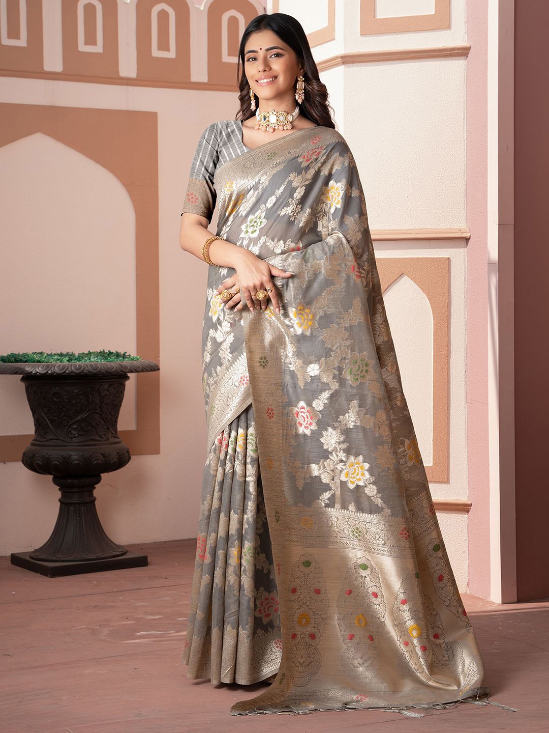 

Satrani Ethnic Motifs Zari Saree, Grey
