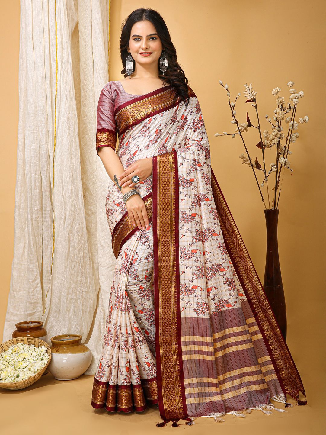 

KALINI Abstract Printed Sungudi Saree, Off white