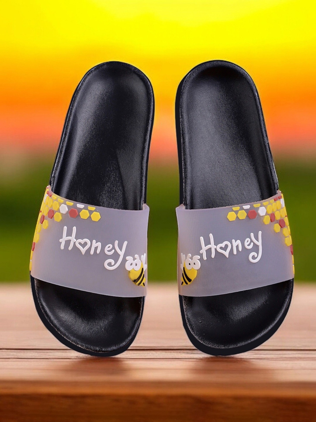 

KAPYANSH Women Rubber Sliders, Black