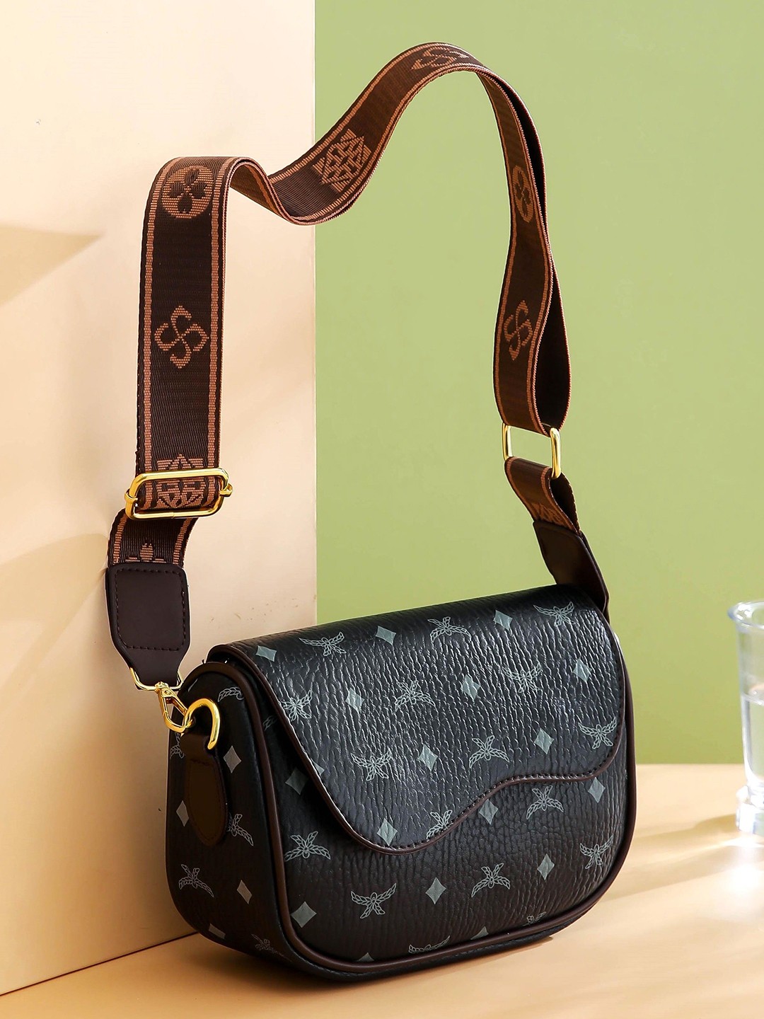 

Diva Dale PU Sling Bag, Black