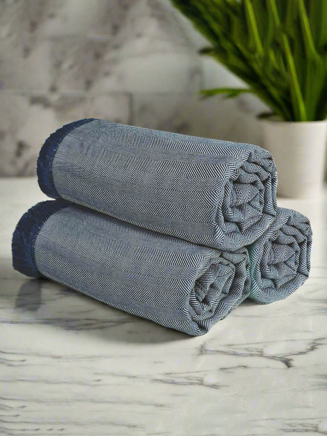 

Heelium Navy Blue and White 3 Pieces Bamboo 250 GSM Bath Towels