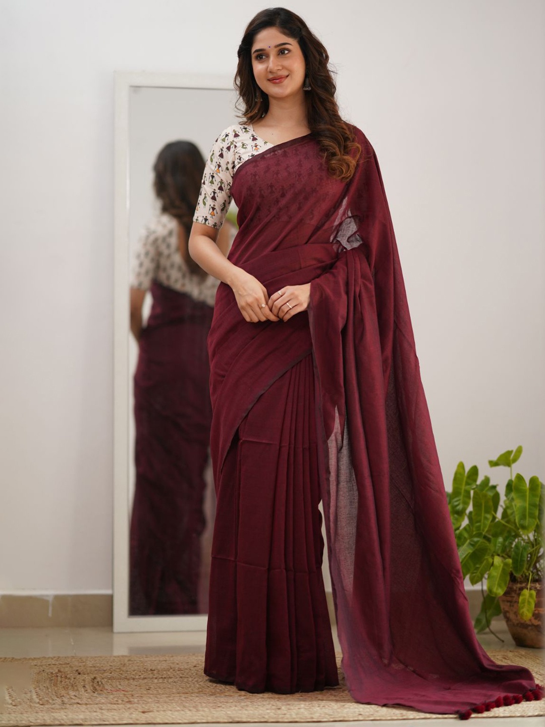 

Sutisancha Solid Saree With Blouse Piece, Maroon