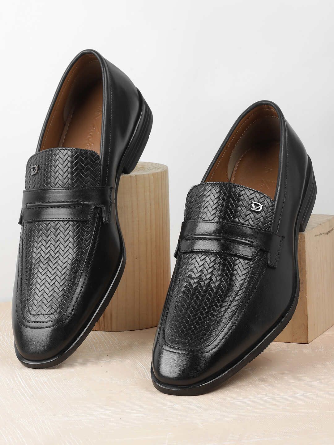 

DAVINCHI Men Woven Design Leather Formal Loafers Shoes, Black