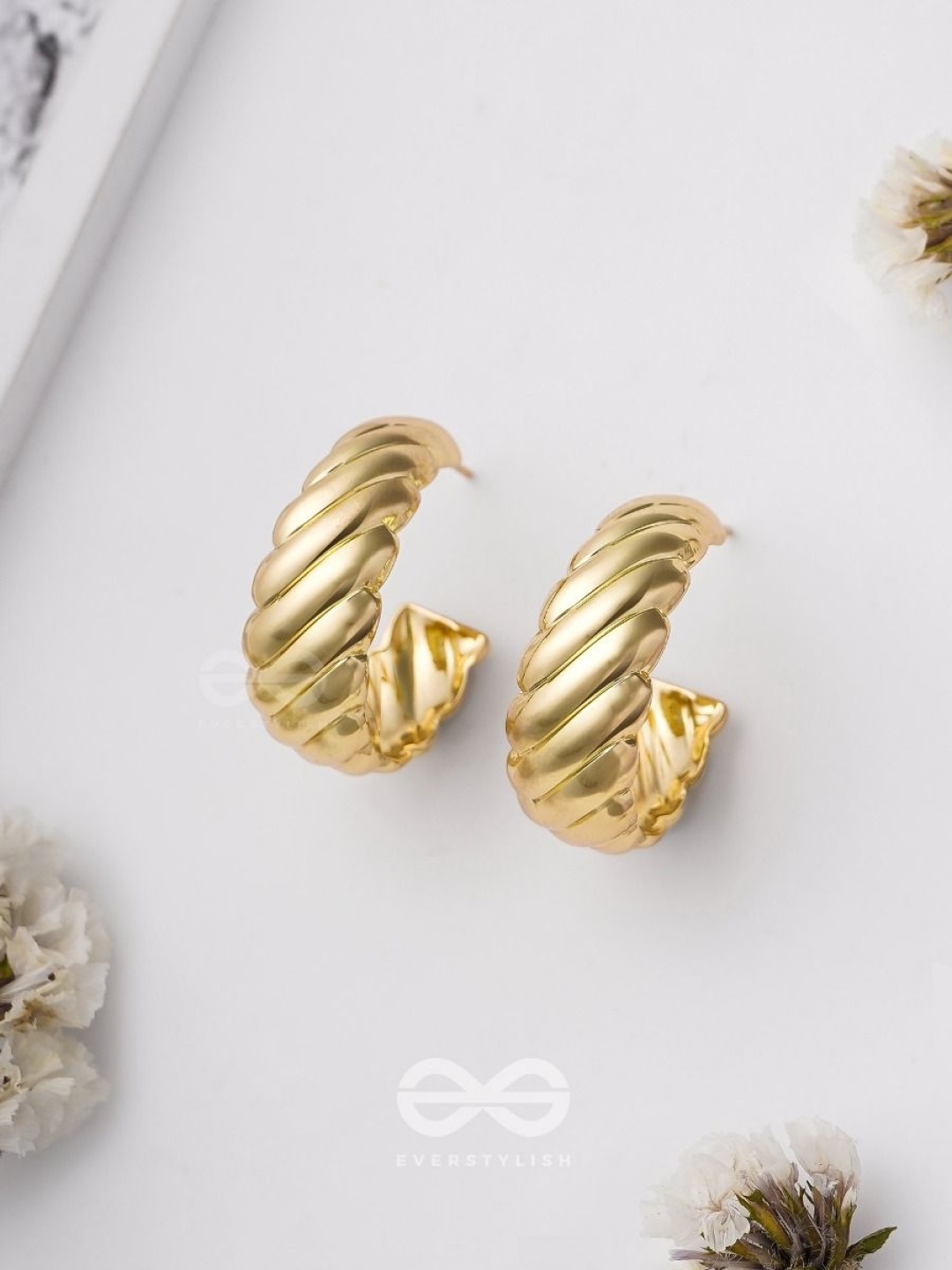 

EVERSTYLISH Crescent Shaped Half Hoop Earrings, Gold