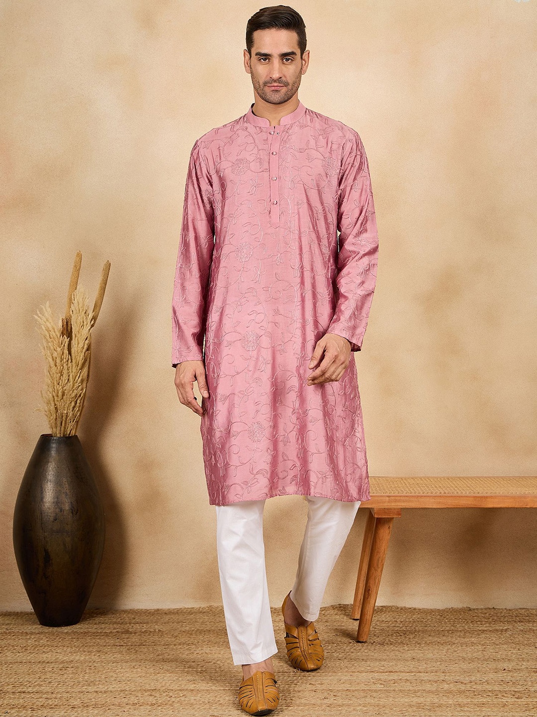 

SWAGG INDIA Men Embellished Thread Work Kurta, Pink