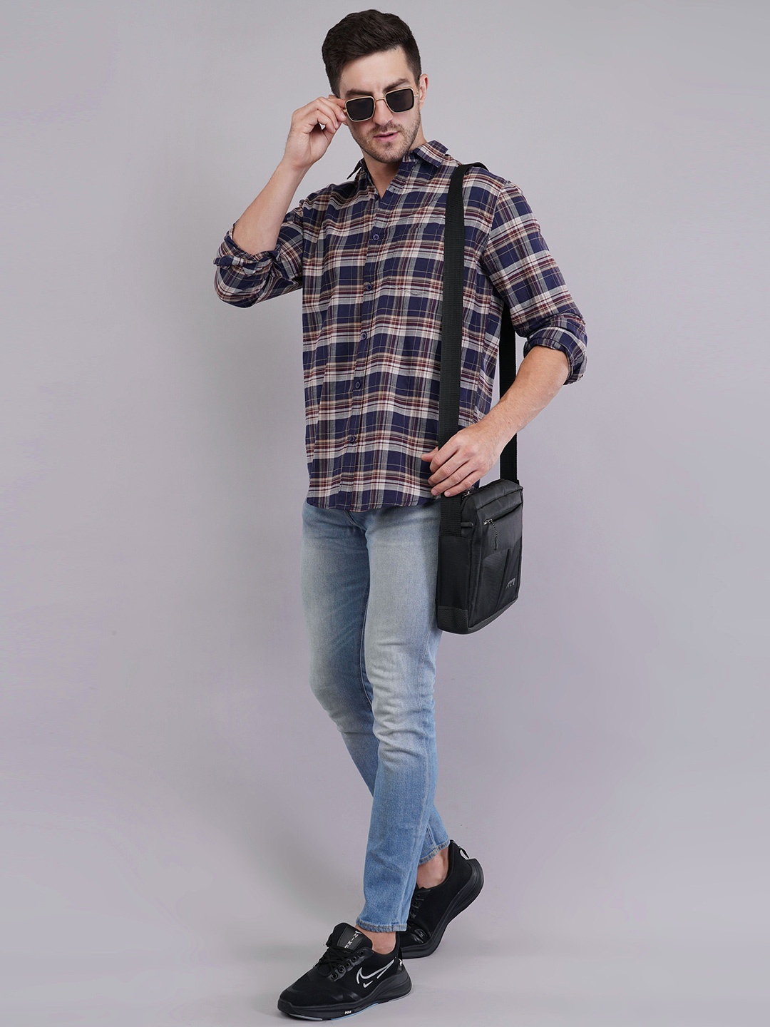 

Binioz Men Classic Tartan Checks Opaque Checked Casual Shirt, Navy blue