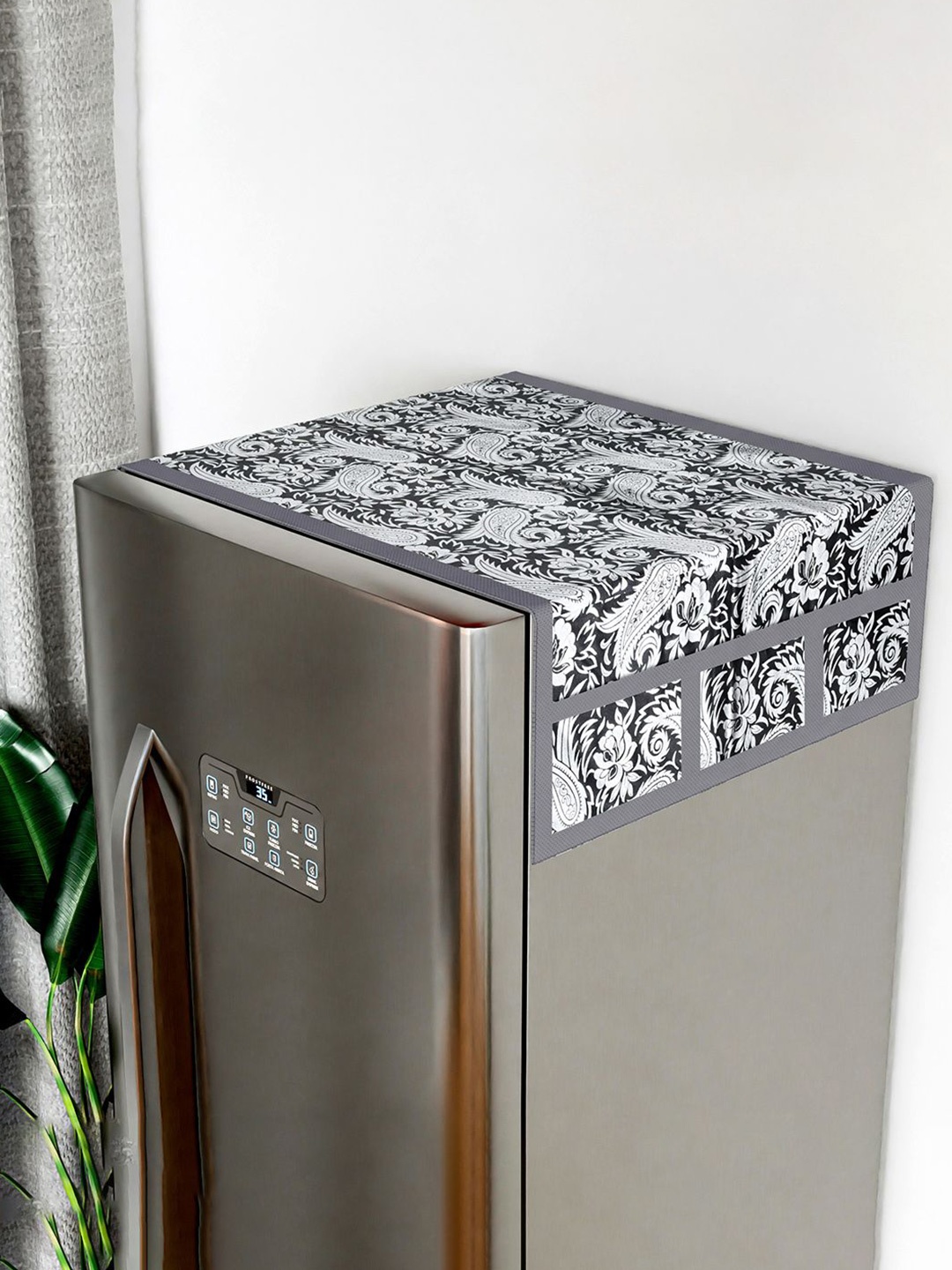 

Kuber Industries Black & White Printed Refrigerator Cover
