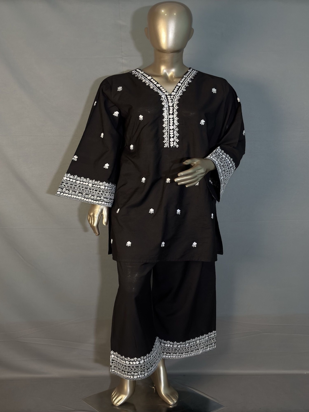 

Kihums Floral Embroidered Tunic with Palazzos, Black