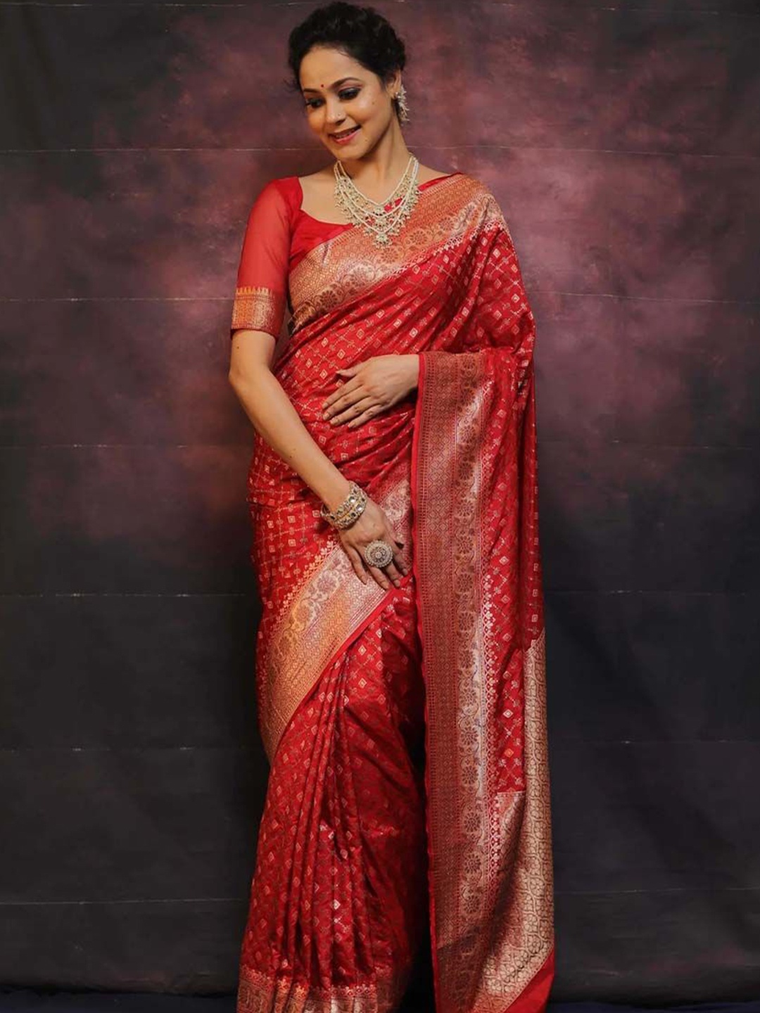 

F FASHION Woven Design Zari Silk Blend Banarasi Saree, Red