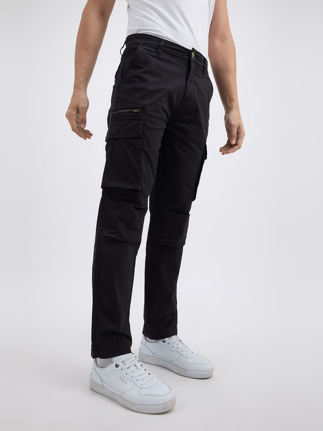 

Pepe Jeans Men Slim Fit Mid-Rise Cargos Trousers, Black