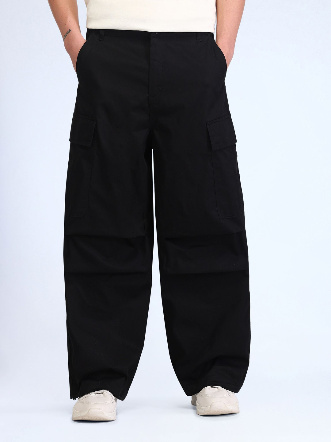 

Flying Machine Men Loose Fit Cotton Cargos, Black