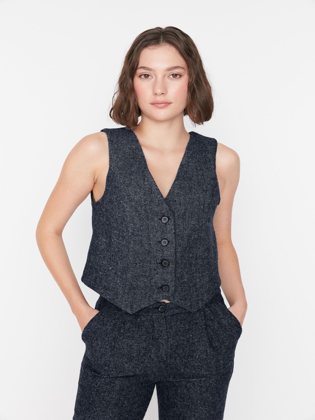 

Trendyol Lacivert V-Neck Woven Sleeveless Waistcoat, Navy blue
