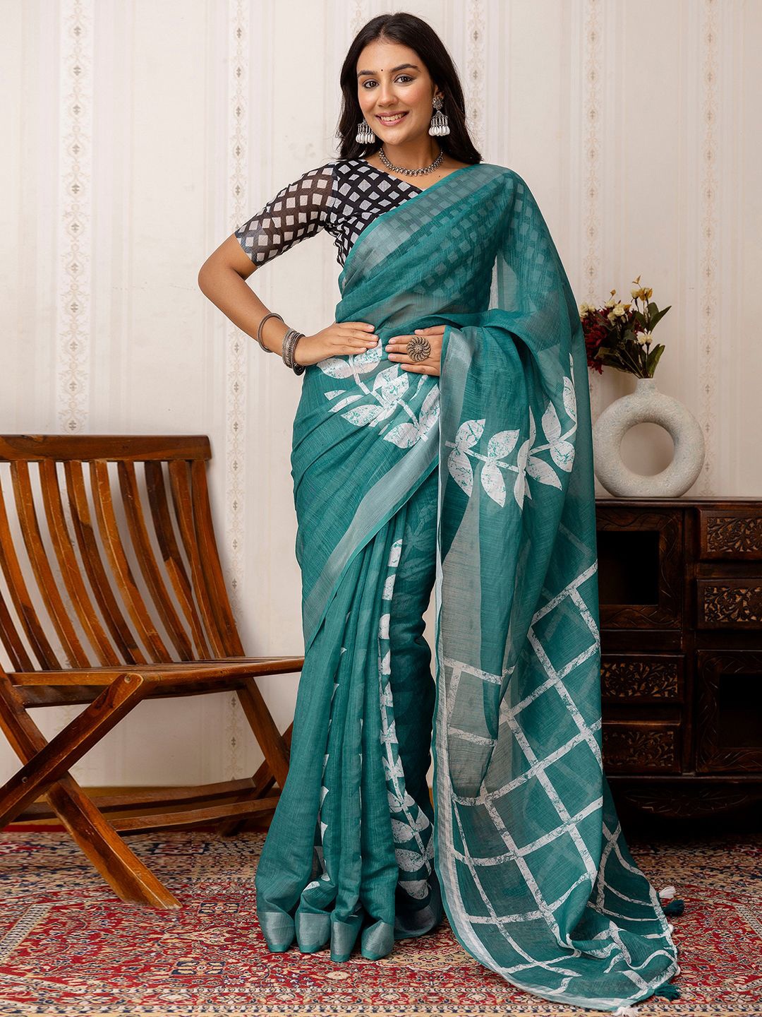 

Mitera Ethnic Motifs Printed Saree, Green